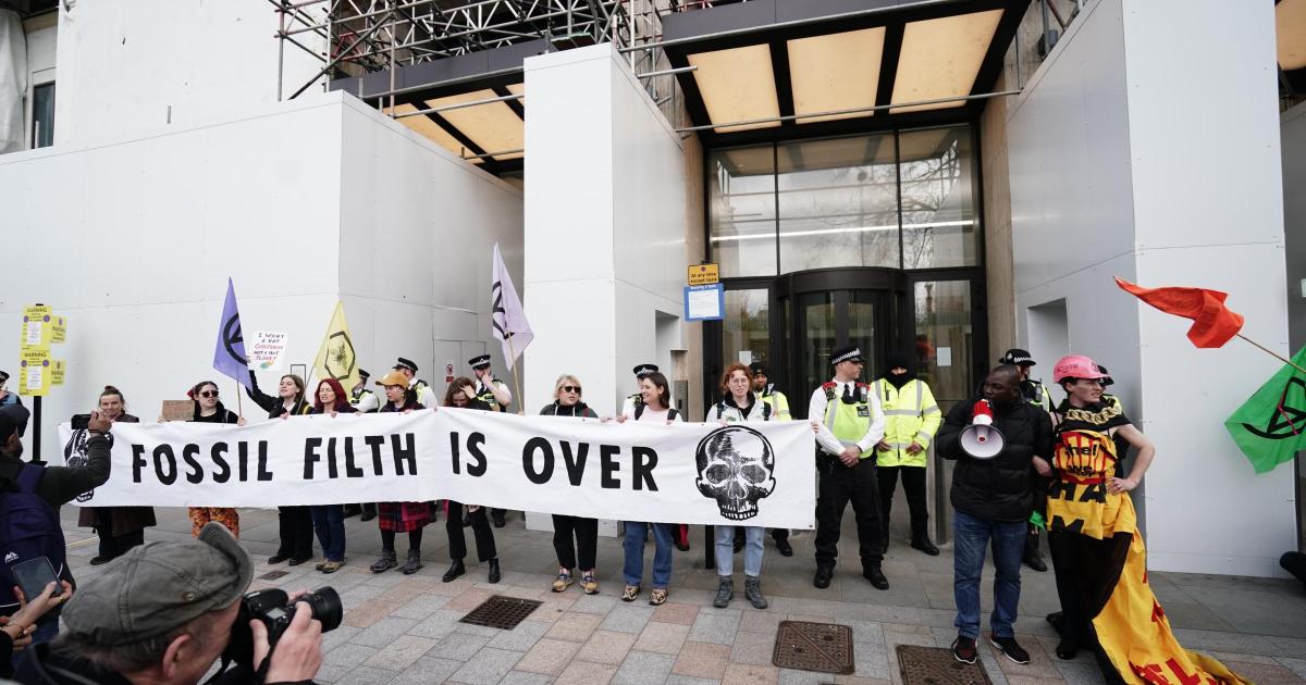 Extinction Rebellion 'to step up climate campaigns' after four-day demonstration - Vimarsana News