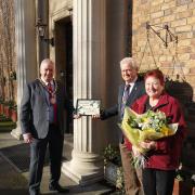 Town Mayor Cllr Ian Buckley presents the award to Gordon and Chris Shcumak (Picture: Penarth Town Council)